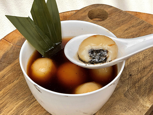 Glutinous Rice Balls With Sesame Filling