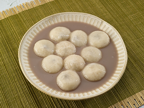 Glutinous Rice Balls With Sesame Filling